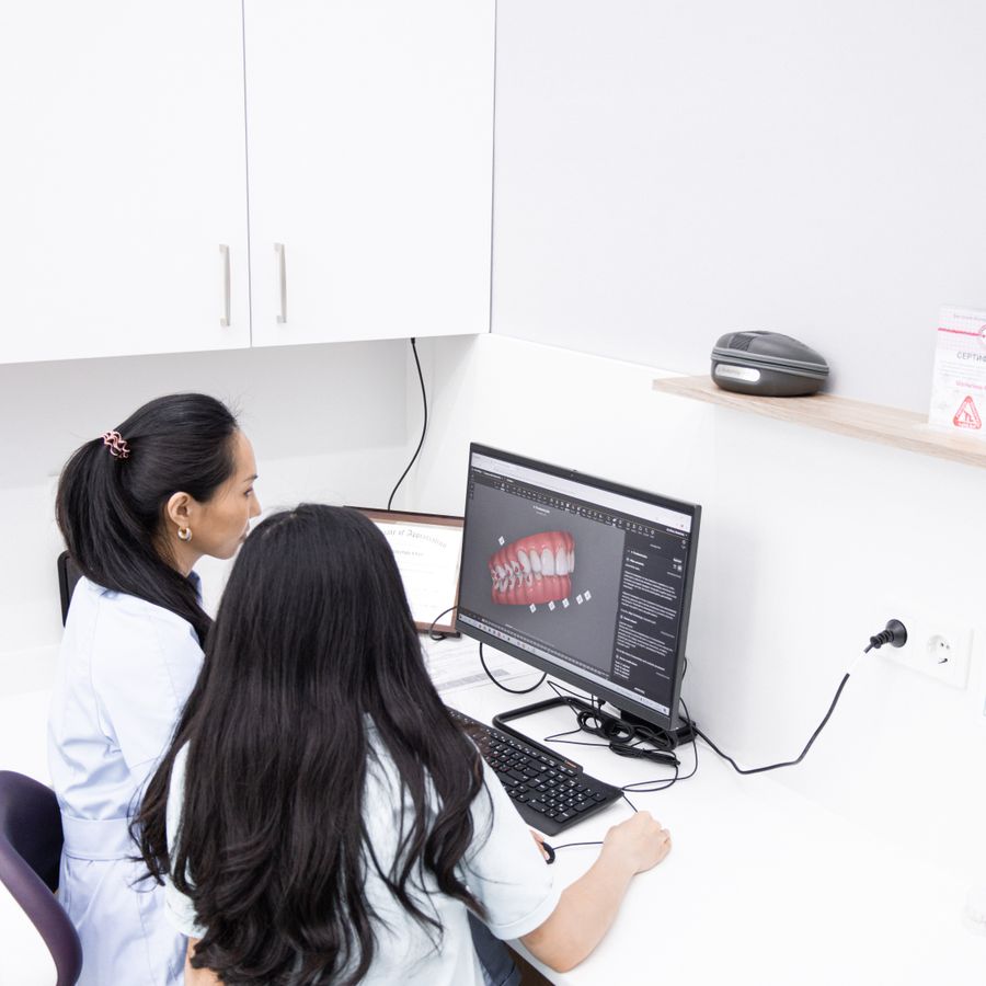 Equipo DDX Digital Dental Xperts planificando tratamiento digital